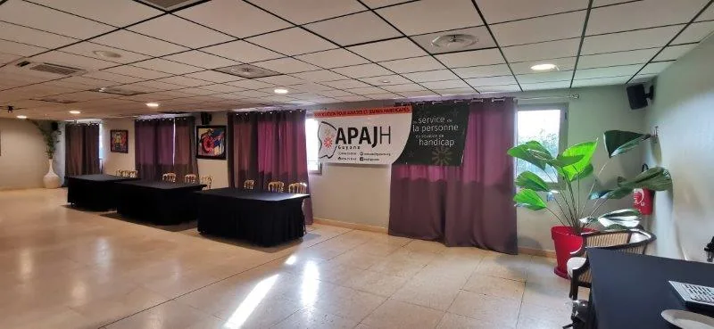 Stand APAJH lors du mini salon chez EDF Guyane