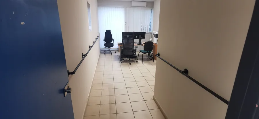 Rampe de soutien, vue d'ensemble du couloir