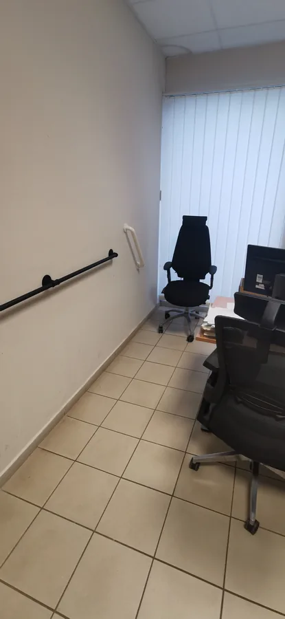 Rampe de soutien et bureau électrique