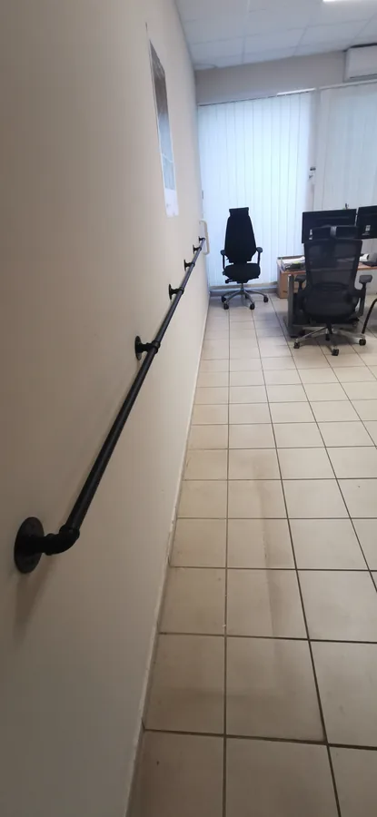 Rampe de soutien, autre section du couloir