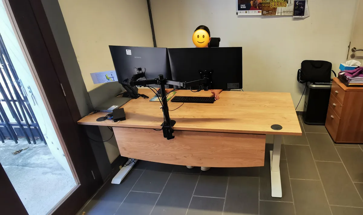 Bureau électrique et station d'accueil aménagés
